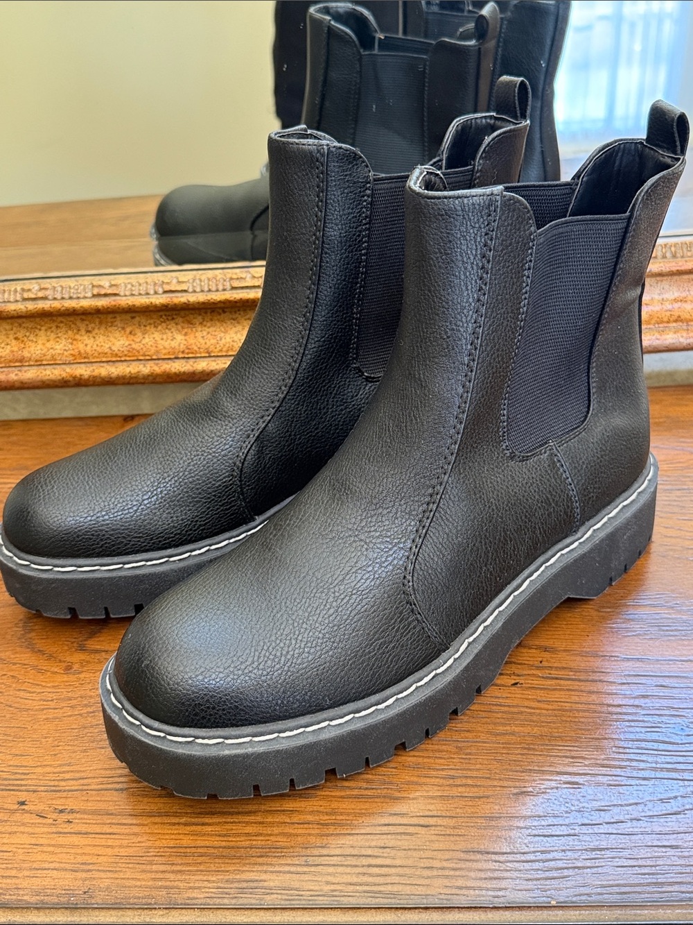 Sincerely Jules Black Hippie Chelsea Lug Boots. Size 9 1/2.